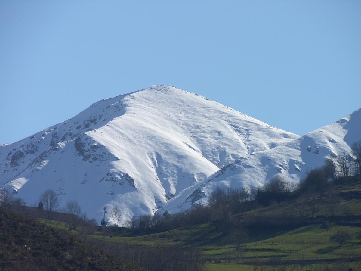 Posada El Pareon Sirviella ภายนอก รูปภาพ